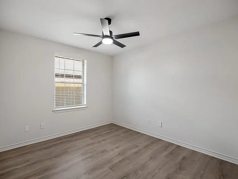 6914 County Road 1215 — Photo 20