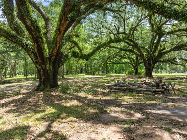 72 F Z Goss Rd, Picayune, MS 39466