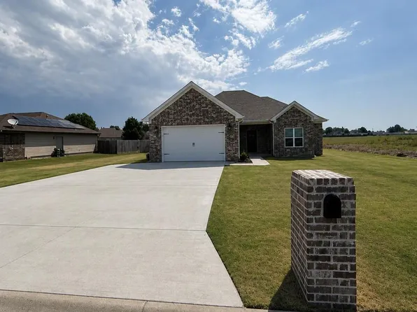 1285 Navajo Trl, Lonoke, AR 72086