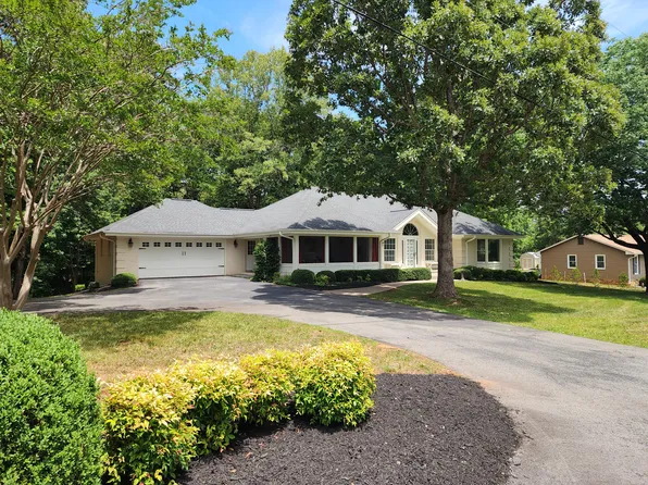 595 Gangplank Rd, Moneta, VA 24121
