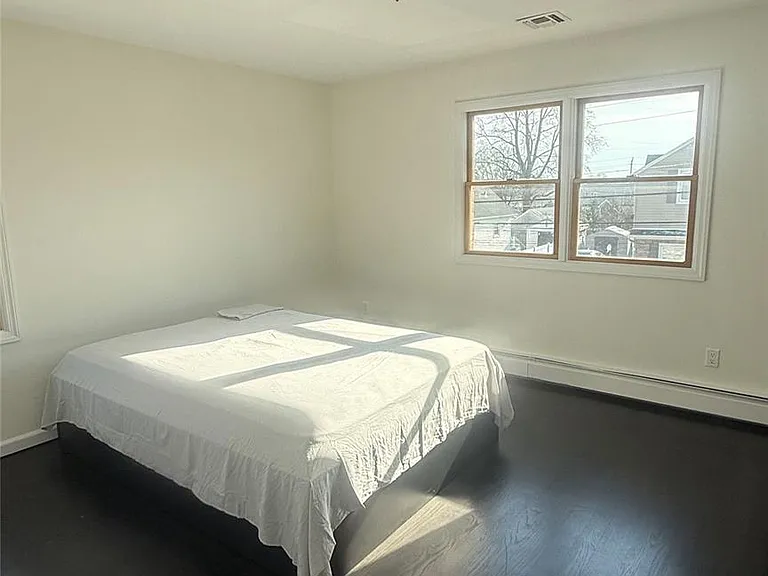 1318 Post Ave — Photo 13