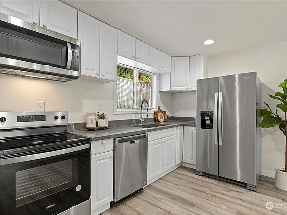 4th image of 5407 31st Avenue S