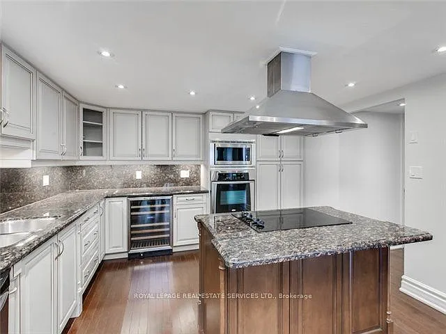 71 Charles St E #Penthouse 1605 — Photo 14