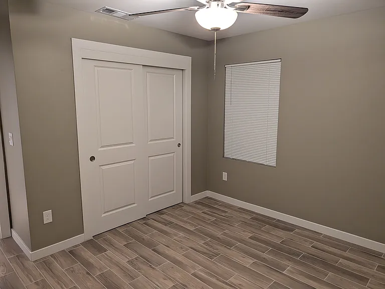 571 Southgate Rd — Photo 8