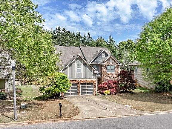 2nd image of 2923 McKinley Dr