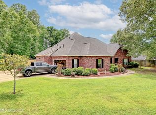 102 Grand Bear Cir, Vicksburg, MS 39183