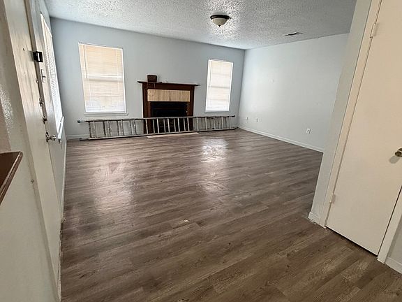 4th image of 320 S Center St #108