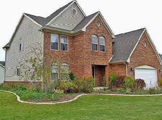 623 E Castlebury Cir, Saline, MI 48176