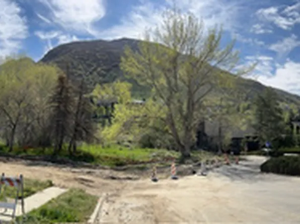 7657 Avondale Dr, Salt Lake City, UT 84121