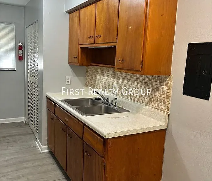11 S Sperling Ave #A — Photo 6