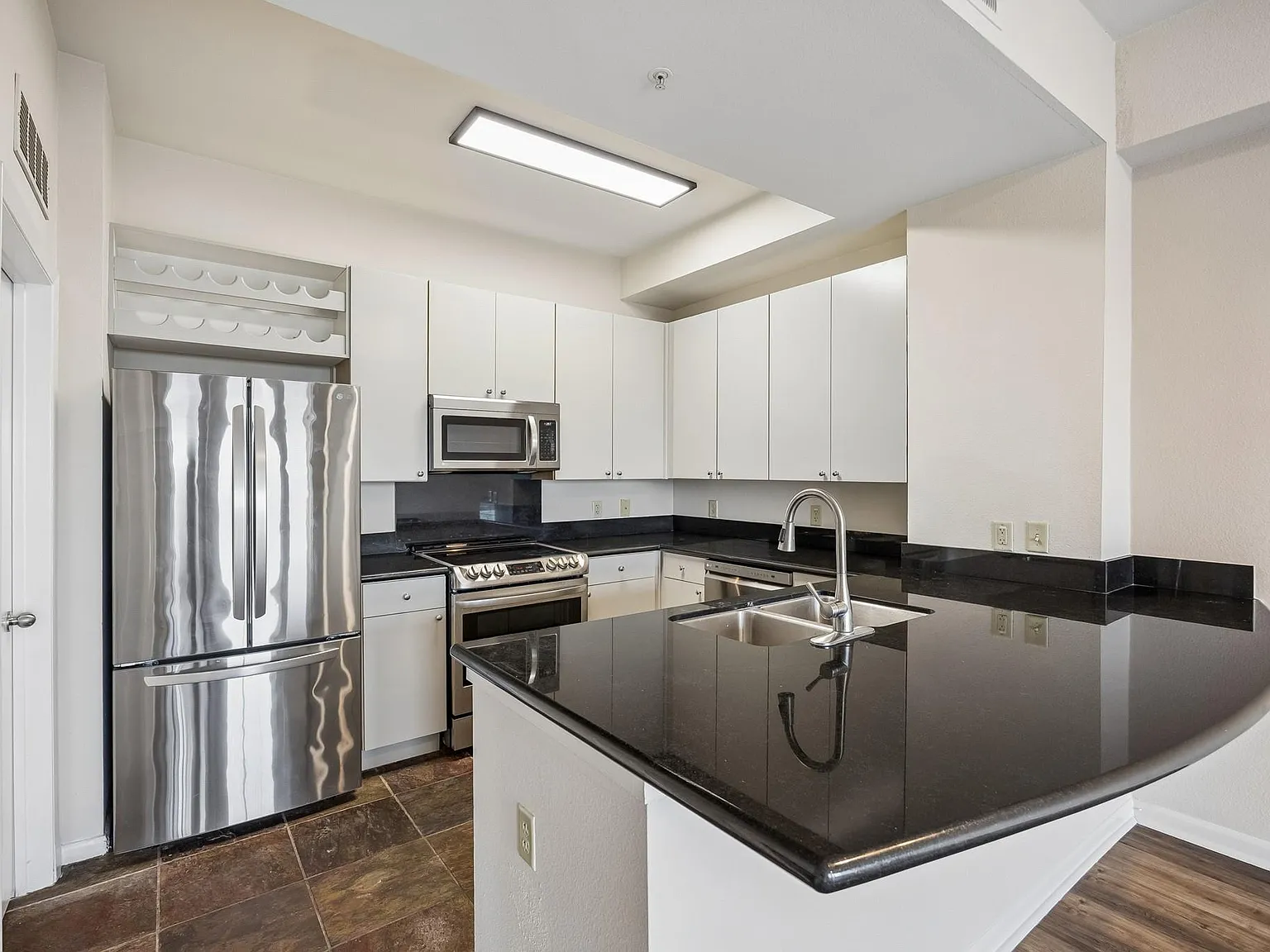 1 bed, 1.0 bath, 910 sqft, $1,675 — Photo 3