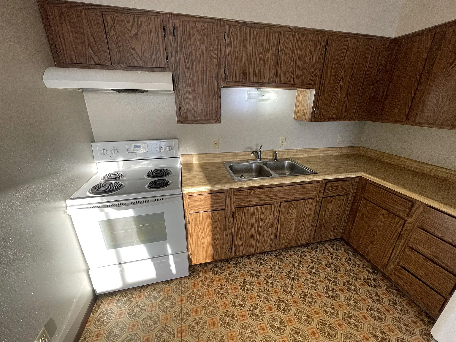 VR - 1400 E 1st St - Webster - 1 — Photo 4