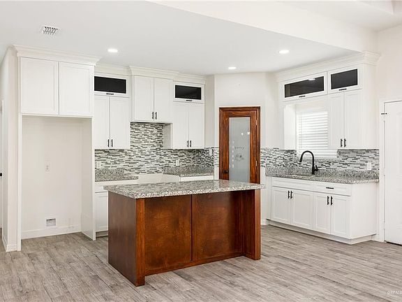 5th image of 705 Fannin St