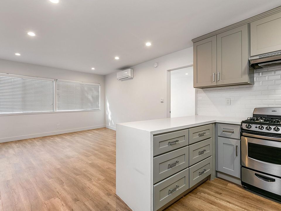 1st image of 1745 N Orange Dr APT 122