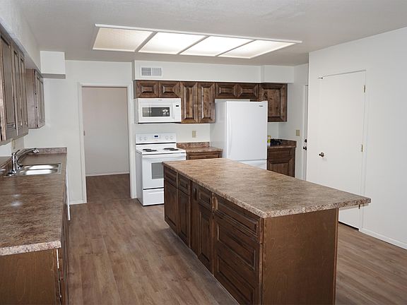 4th image of 8241 E Medina Ave