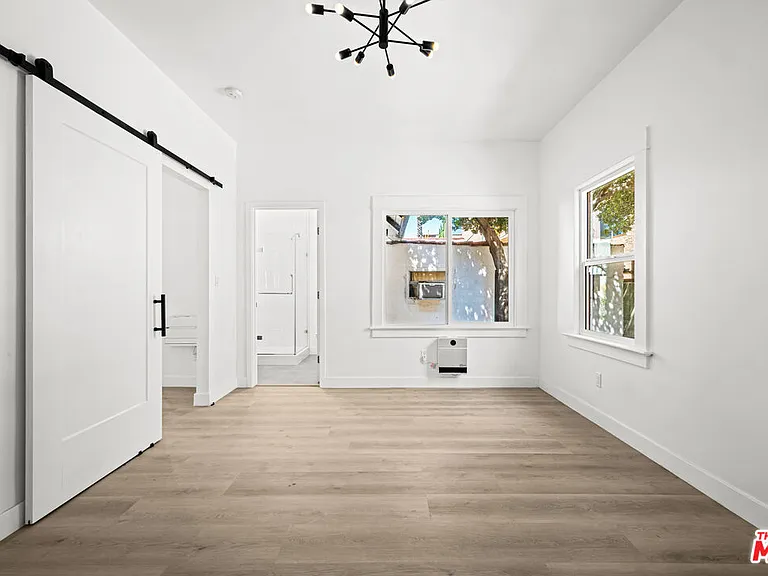 1246 N Formosa Ave — Photo 8