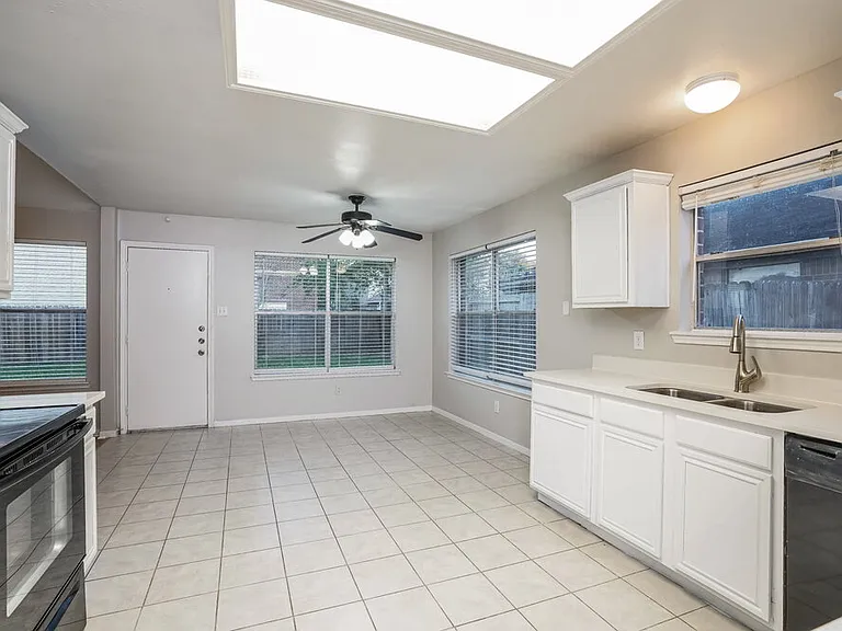2803 Green Hollow Ct — Photo 9