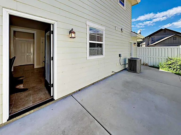 946 E Winding Creek Dr — Photo 23