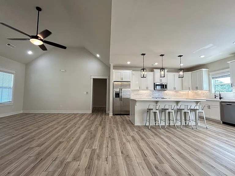 27 Shropshire Dr — Photo 2