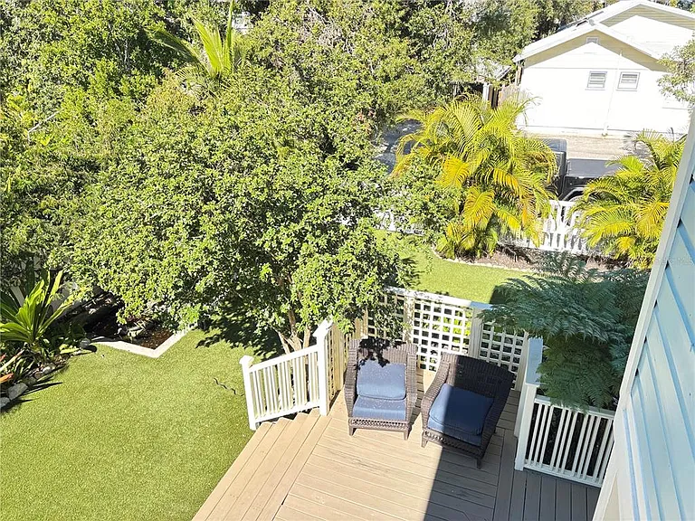 324 Julia Pl — Photo 7