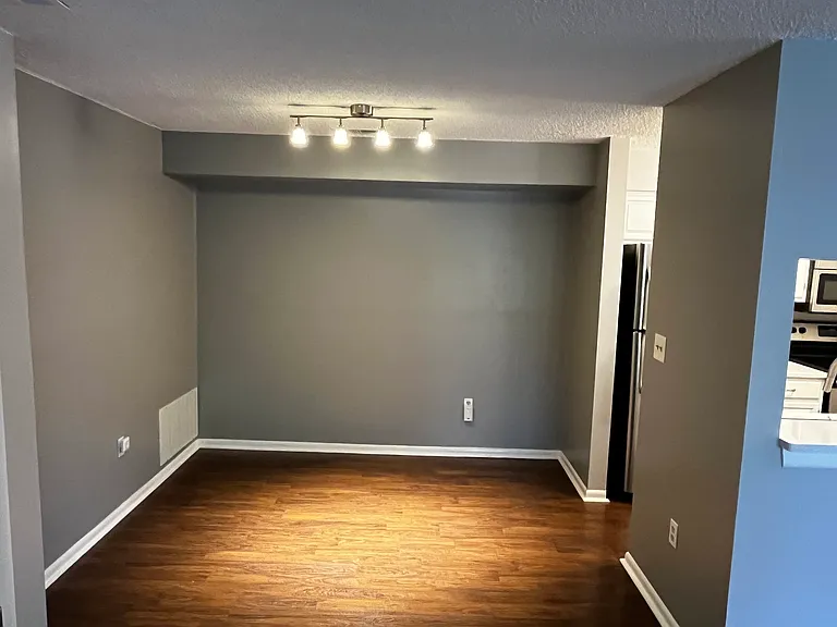5305 Ravens Crest Dr — Photo 2
