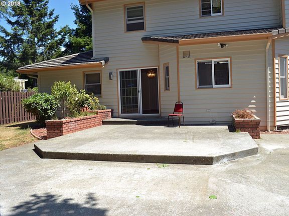 3rd image of 947 3rd St