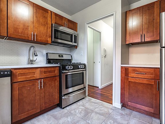3rd image of 10420 Queens Blvd APT 7W