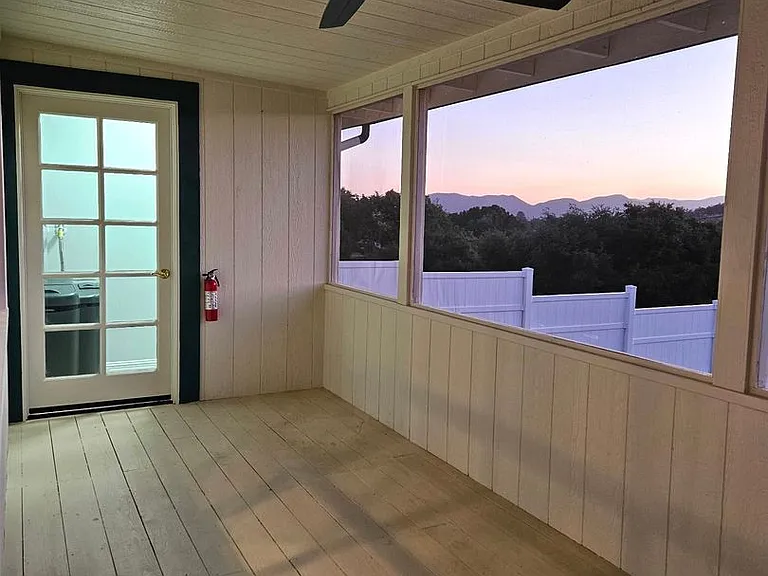 1219 Deer Trail Ln — Photo 11
