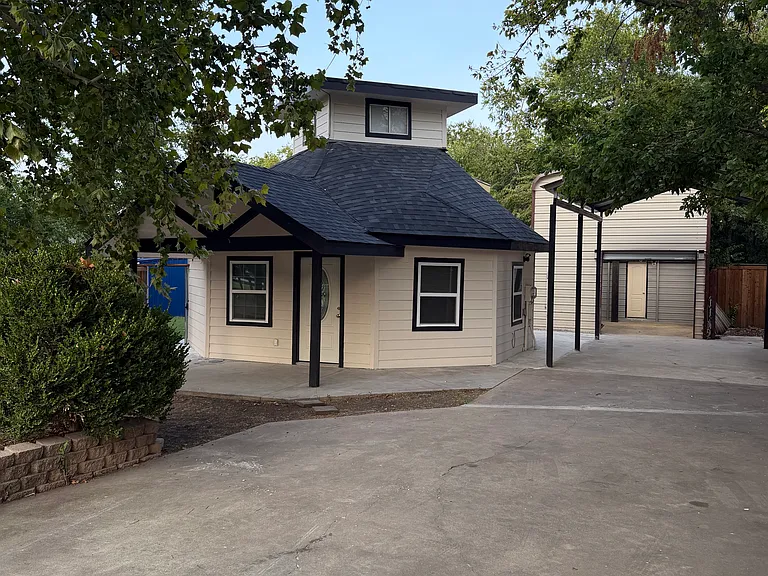 610 N Denton Ave — Photo 1