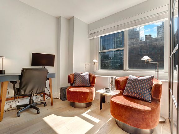 4th image of 430 W 34th St APT 15A