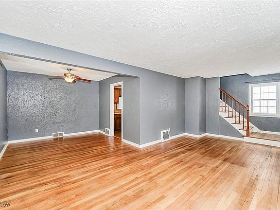 5th image of 897 Davies Ave