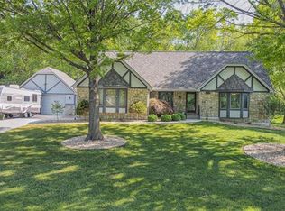22824 E Bradford Lane Ct, Blue Springs, MO 64015
