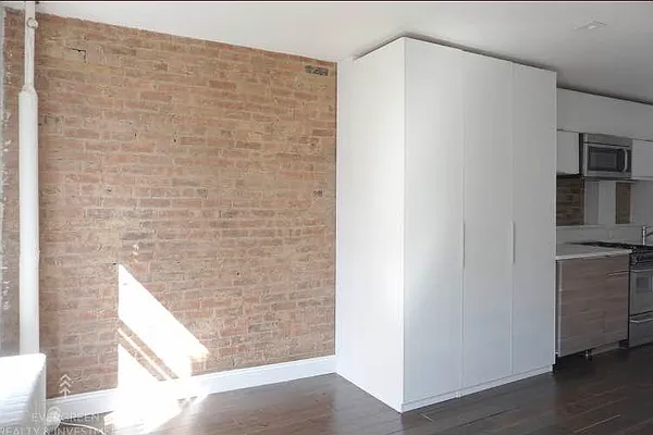 Rented by Evergreen Realty & Investments | media 29