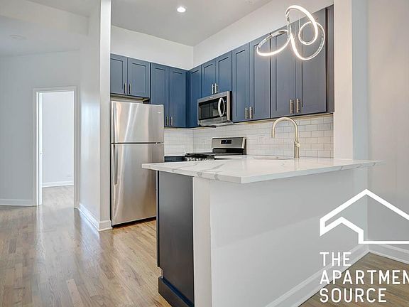 4th image of 2436 W Moffat St #2