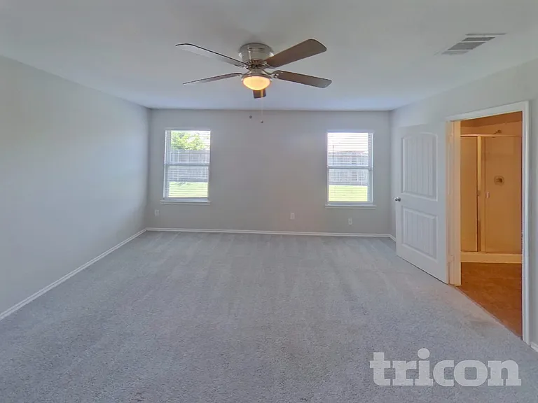 1062 Churchill Dr — Photo 9