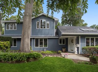 22 Hemlock Ln, Glen Cove, NY 11542
