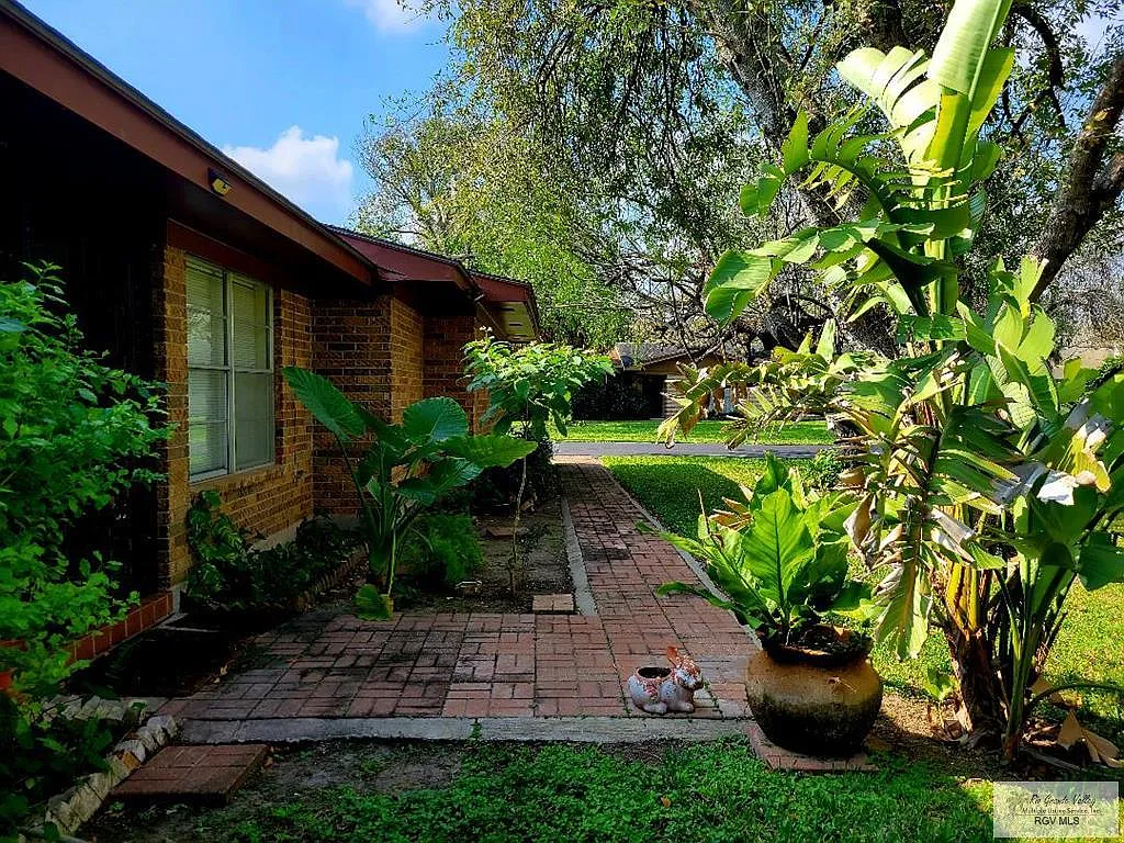 2 bed, 2.0 bath, 1358 sqft, $1,775 — Photo 3