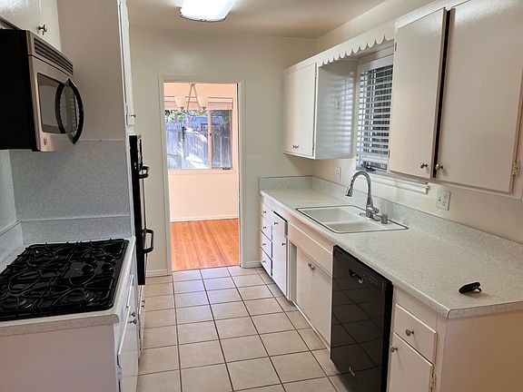 5th image of 2114 Fairfield St