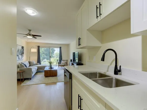40 Stanley Rd #103, Lake Cowichan, BC V0R 2G0
