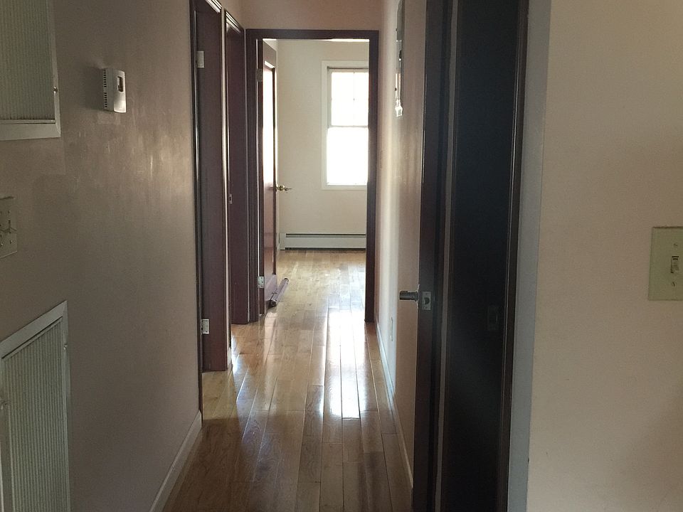 1st image of 14926 Sanford Ave