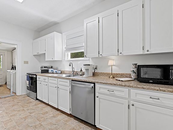5th image of 206 Laurel Ave E