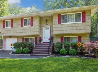 293 Smith Rd, Shirley, NY 11967