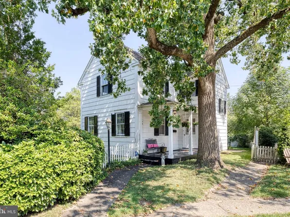 3 Saint Dunstans Garth, Baltimore, MD 21212
