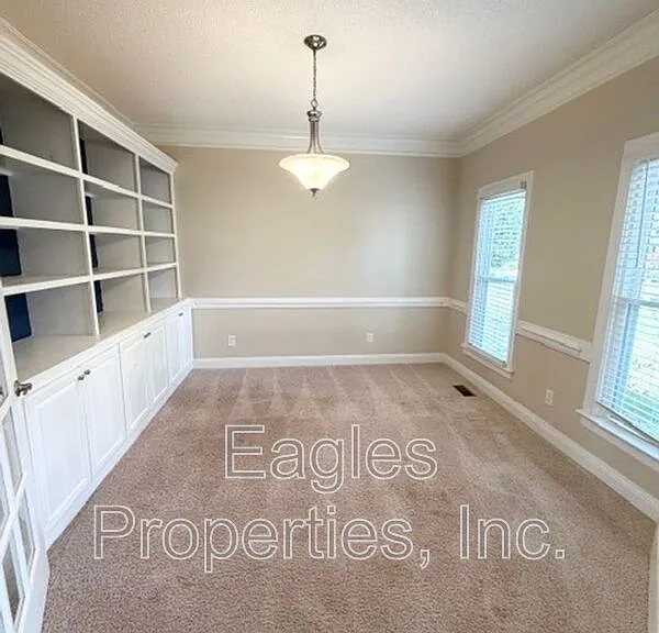 242 N Marion Dr — Photo 12