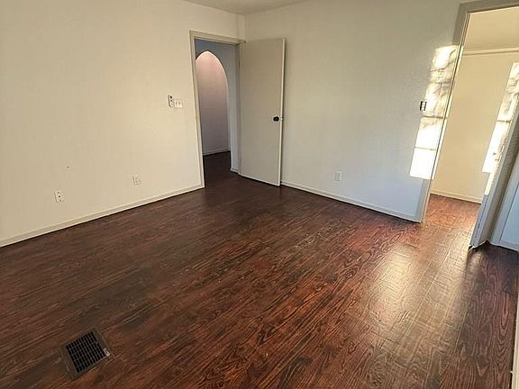 2nd image of 1555 W Elizabeth St #B