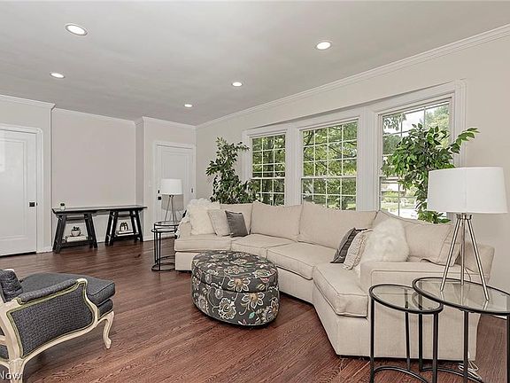 2nd image of 3695 Strandhill Rd