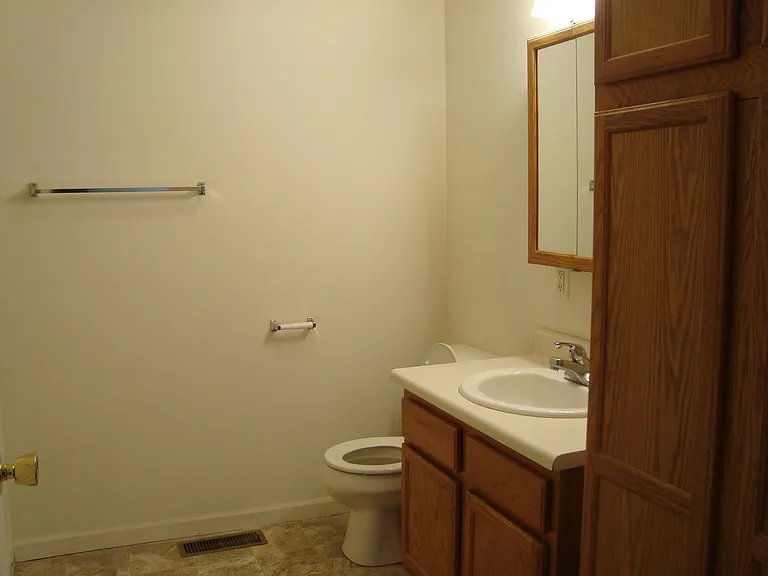 1220 White Water Ave #1 — Photo 5