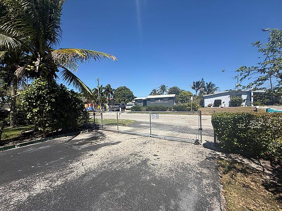 2nd image of 90 NW 27th Court N