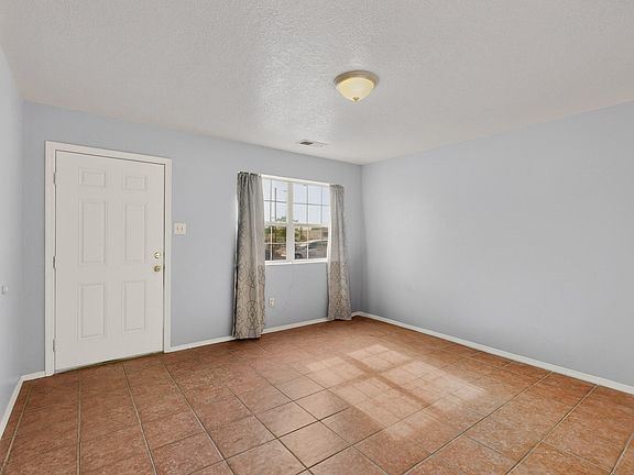 5th image of 920 Molina Pl