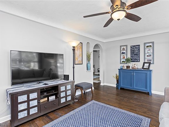 5th image of 20960 Stanford Ave